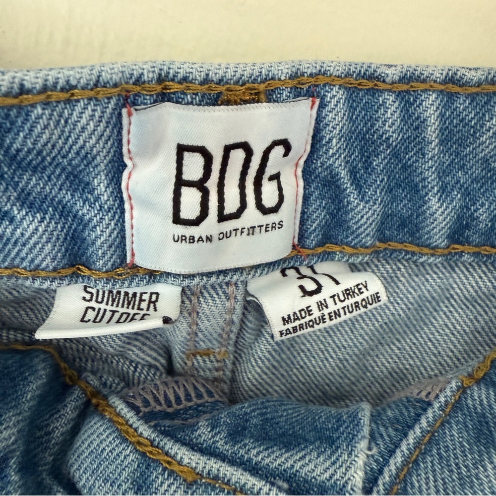 BDG Urban Outfitters Summer Cutoff Denim Shorts Size 31 or 12 - Picture 2 of 7